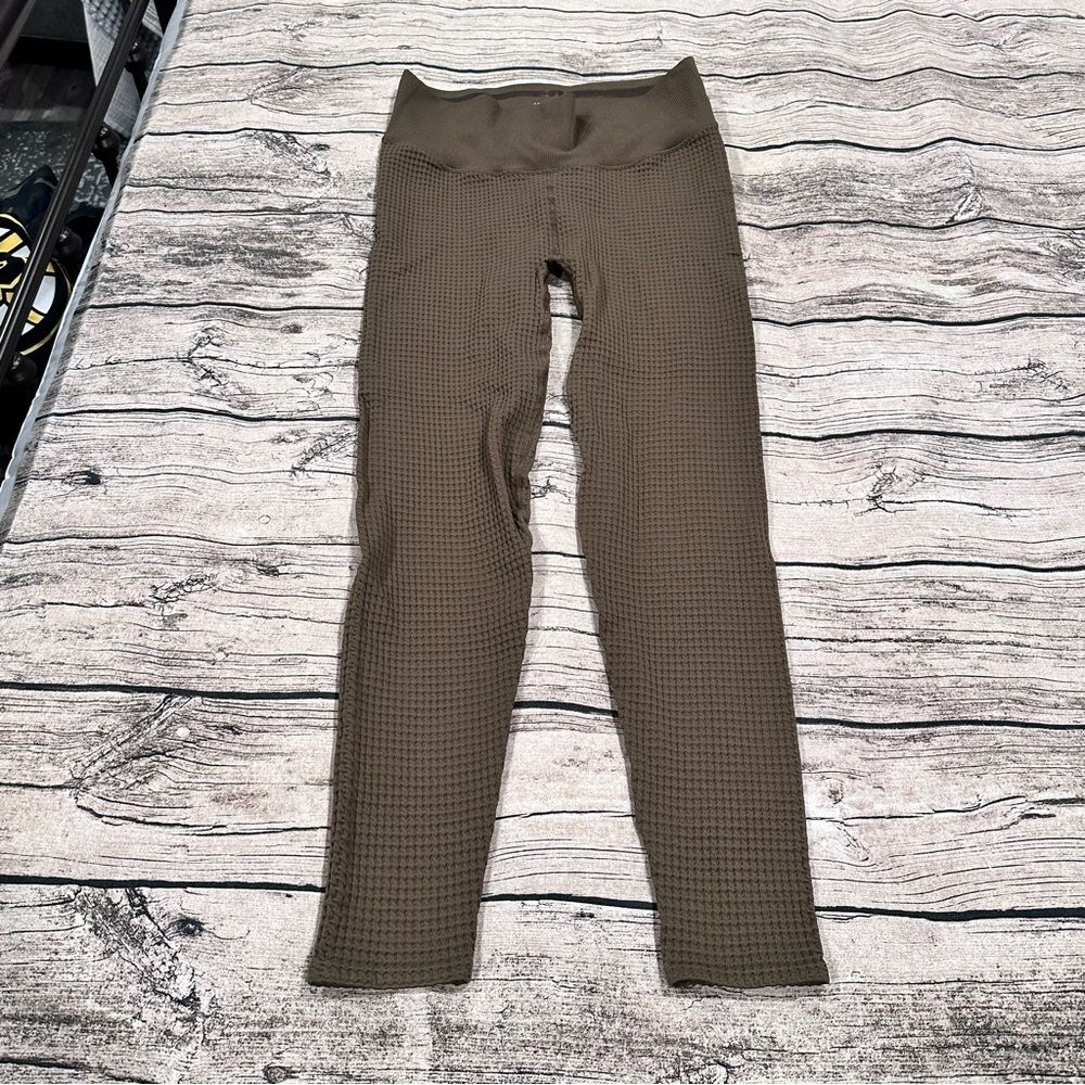 Good American Olive Green Waffle Textured Leggings Size 3/4 (L/XL)